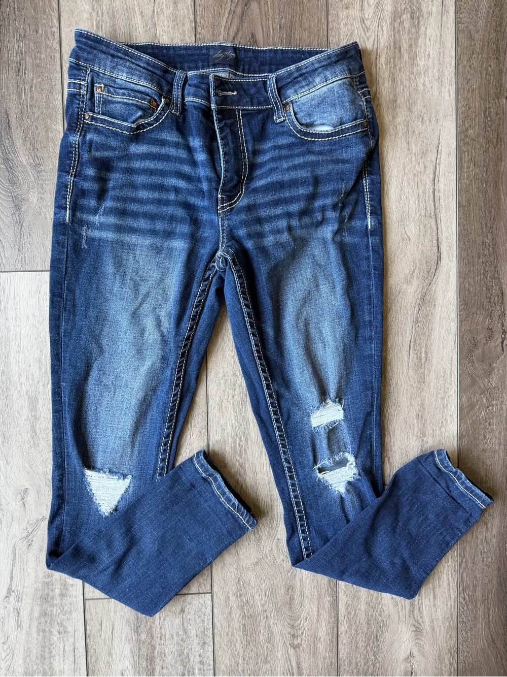 Daytrip- Buckle- Skinny Distressed Jeans (30)